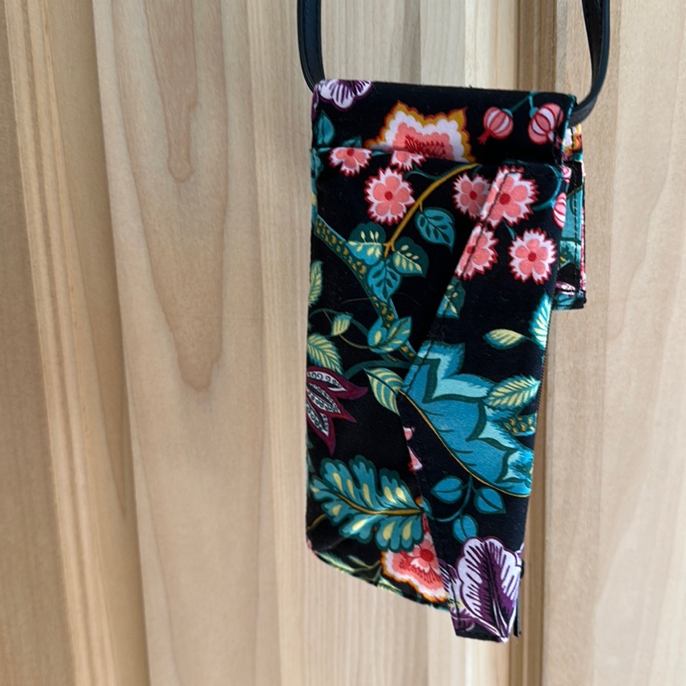 Vera Bradley Iconic RFID envelope crossbody Wallet in Vines Floral